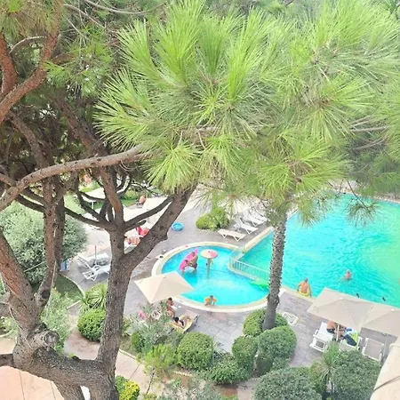 Main Seaview Durres アパート